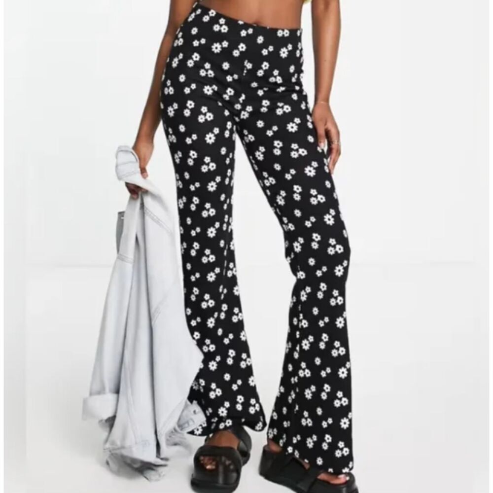 HOLLISTER Flower Ultra Hi-Rise Hippie Black Stretch Flare Pant Medium Short